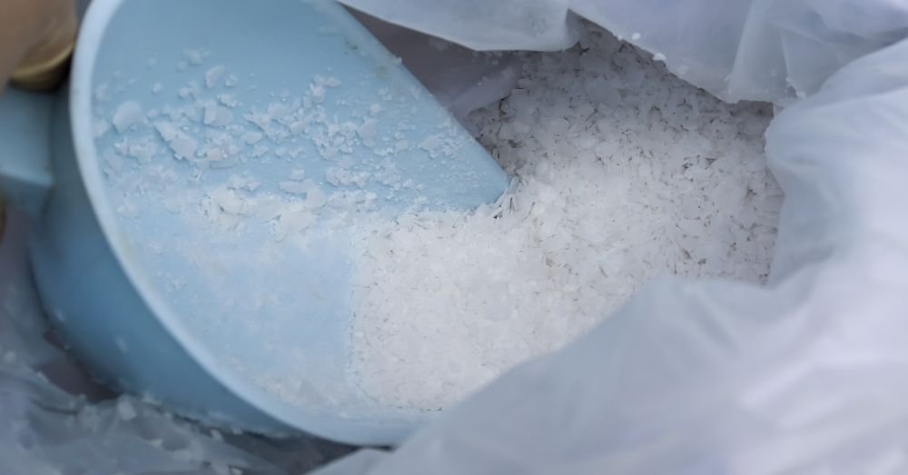 como armazenas a soda caustica corretamente